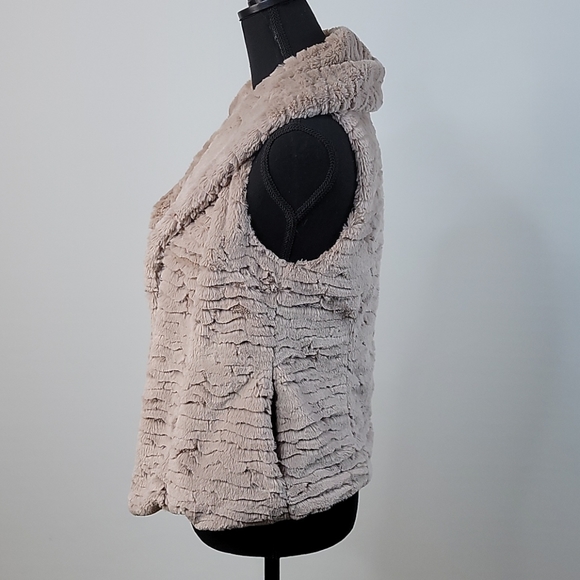 Me Jane faux fur vest medium - Picture 4 of 6